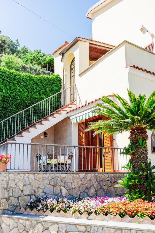 Appartamento Anna In Villa Laura Scala Bagian luar foto